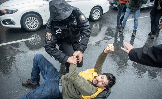 Turcja: Po masowych zatrzymaniach policja wypuszcza ponad 570 osób