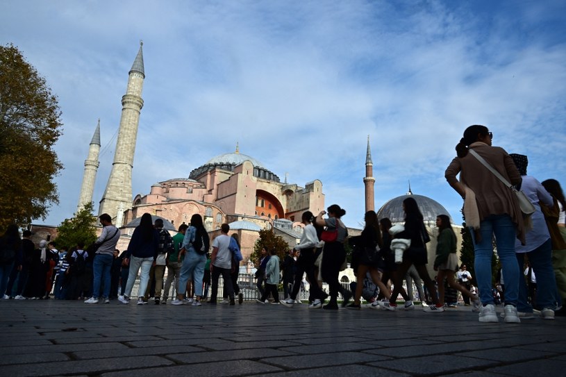 Turcja stała się światowym centrum przeszczepów włosów / Isa Terli/Anadolu Agency /AFP