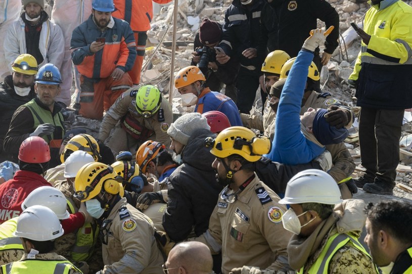 Turcja: Trzy osoby uratowane po 198 godzinach pod gruzami