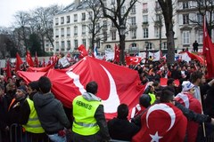 Turcy protestowali przed francuskim parlamentem