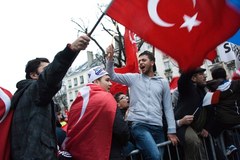 Turcy protestowali przed francuskim parlamentem