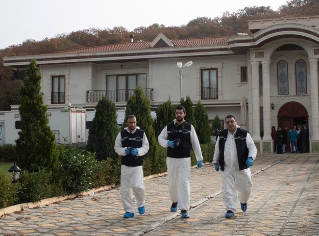 Tureccy śledczy przeszukali wiele miejsc by dowiedzieć się, jak dokładnie zginął dziennikarz /ERDEM SAHIN /PAP/EPA