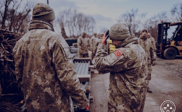 Tureccy żołnierze budują most na Dolnym Śląsku