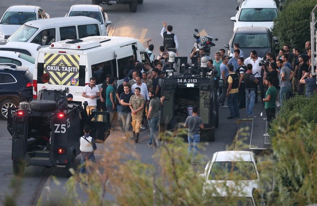 Turecka policja aresztuje puczystów /TOLGA BOZOGLU /PAP/EPA