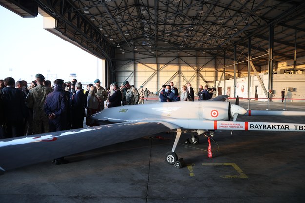 Turecki dron bojowy Bayraktar TB2 / 	Leszek Szymański    /PAP