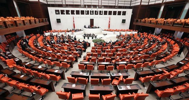 Turecki parlament opowiedział się za ograniczeniami dla internetu /AFP