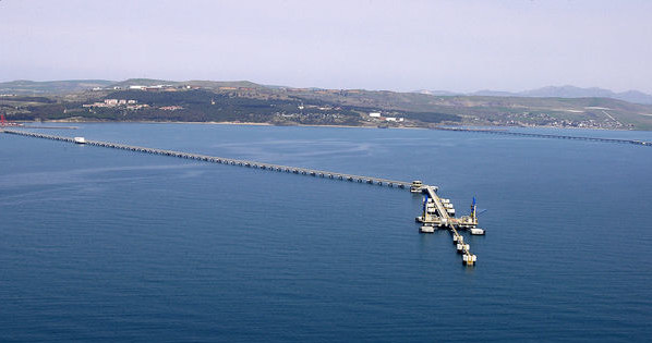 Turecki port przeładunkiem ropy i gazu /AFP