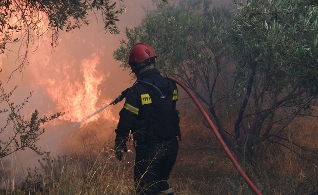 Turyści ewakuowani. "Pożar wymknął się spod kontroli"