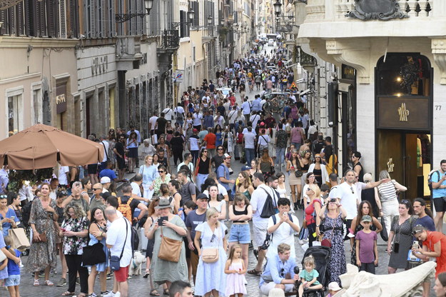 Turyści na ulicach Rzymu /MAURIZIO BRAMBATTI BT /PAP/EPA