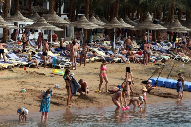 Turyści odpoczywający w Sharm el-Sheik / 	KHALED ELFIQI    /PAP/EPA