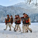 Turyści ruszyli do Zakopanego. Górale kuszą atrakcją z PRL