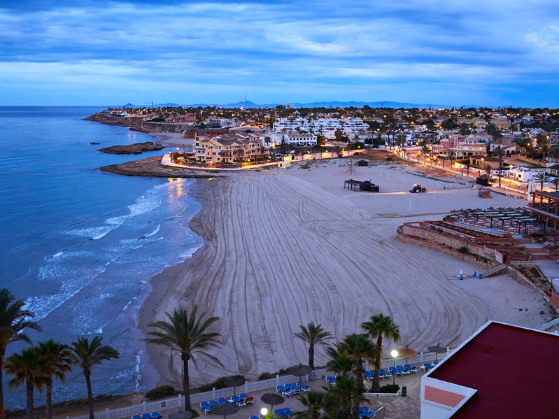 Turyści tłumnie wrócą na hiszpańskie plaże? /123RF/PICSEL