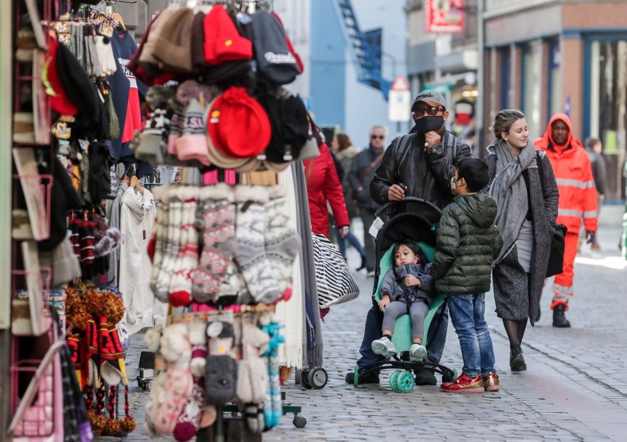 Turyści w cetrum Brukseli /STEPHANIE LECOCQ  /PAP/EPA
