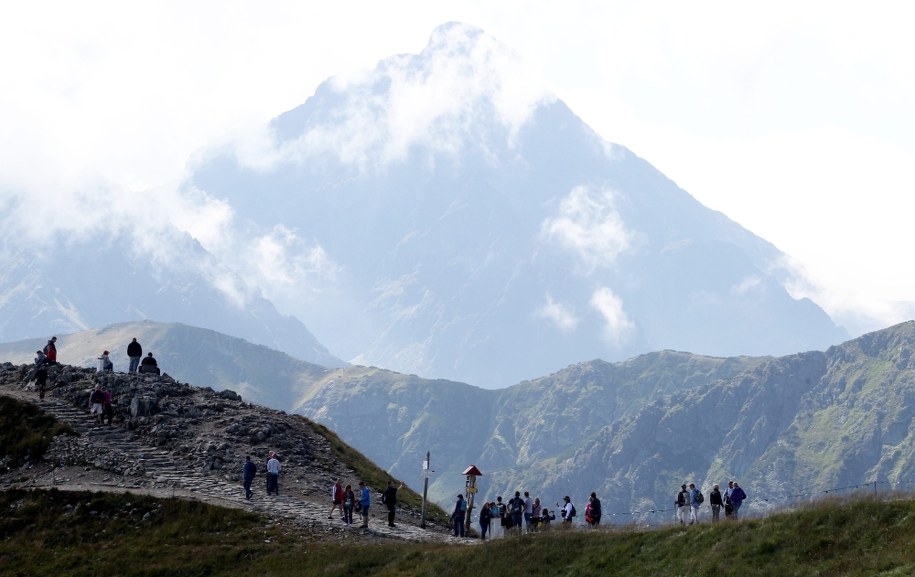 Turyści w rejonie Kasprowego Wierchu / 	Grzegorz Momot    /PAP