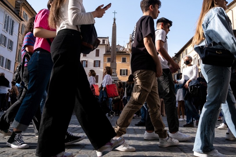 Turyści w Rzymie. Kradzieże we Włoszech wciąż są plagą. Zdj. ilustracyjne /Martin Bertrand/Hans Lucas /AFP
