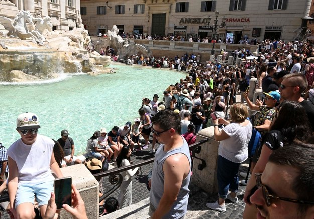 Turyści w Rzymie /MAURIZIO BRAMBATTI /PAP/EPA