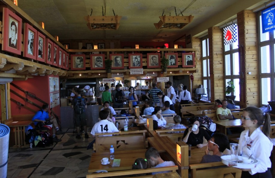 Turyści w schronisku na Kasprowym Wierchu / 	Lech Muszyński    /PAP