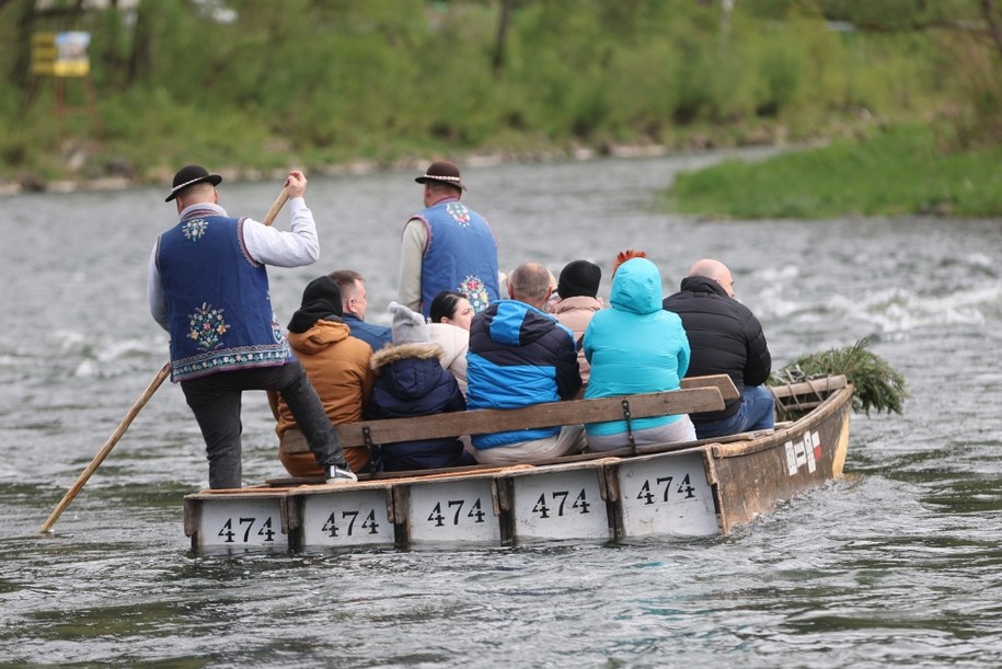 Turyści w trakcie spływu /Grzegorz Momot /PAP