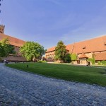 Turyści z całego świata chcą zwiedzić ten zamek. To idealny moment na wizytę