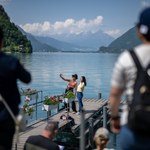 Turyści z Korei Południowej szturmują szwajcarską wieś. Wprowadzono opłaty za selfie