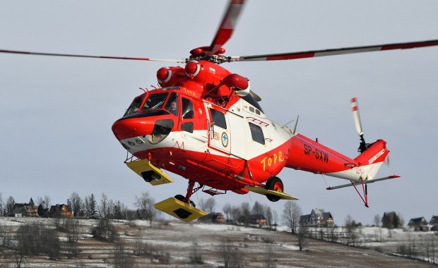 Turysta walczy o życie po upadku podczas schodzenia z Rysów