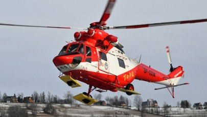 Turysta walczy o życie po upadku podczas schodzenia z Rysów