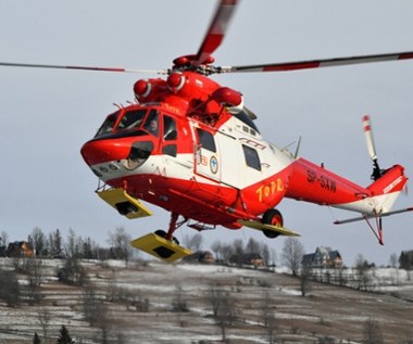 Turysta walczy o życie po upadku podczas schodzenia z Rysów