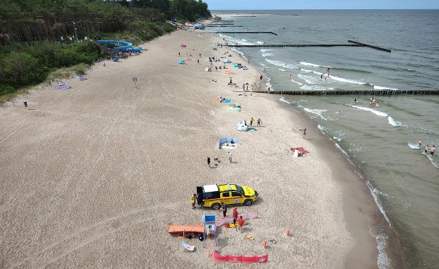 Turysta zaatakował w Sarbinowie ratowników WOPR 