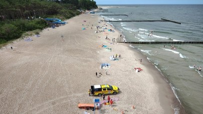 Turysta zaatakował w Sarbinowie ratowników WOPR 