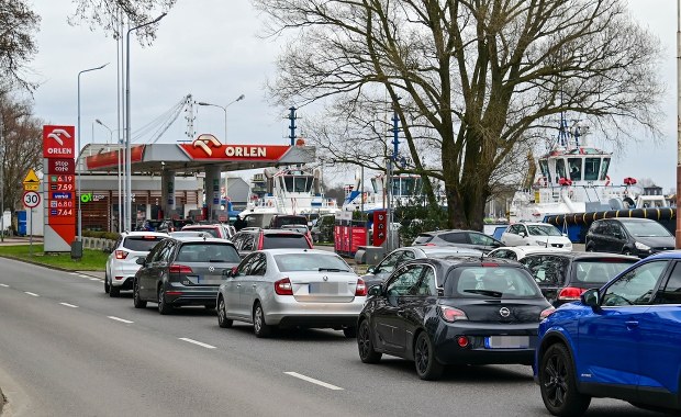Turystyka paliwowa w Świnoujściu? Kierowcy z Niemiec szturmują stacje