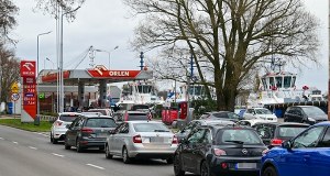 Turystyka paliwowa w Świnoujściu? Kierowcy z Niemiec szturmują stacje