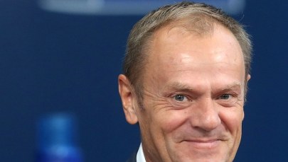 Tusk chce, by tabliczka z przedstawicielstwa RP trafiła na cele charytatywne