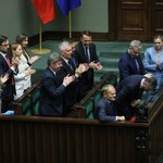 Tusk do Mateckiego: Niech pan usiądzie, bez aluzji oczywiście [ZAPIS RELACJI]