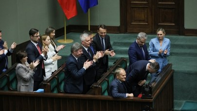 Tusk do Mateckiego: Niech pan usiądzie, bez aluzji oczywiście [ZAPIS RELACJI]