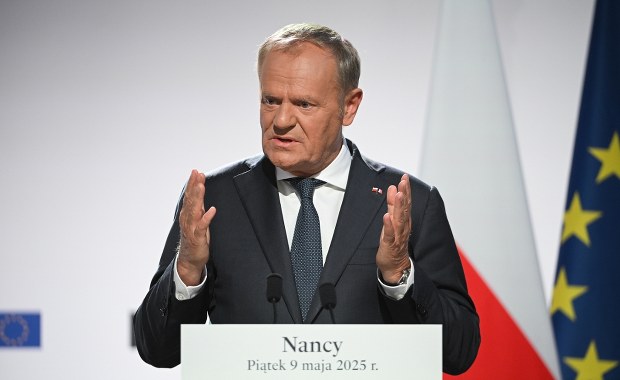 Tusk i Macron jednym głosem: Oklaskiwanie Putina to wstyd