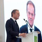 Tusk: Kaczyński jest szantażowany jak nie przez Ziobrę, to antyszczepionkowców