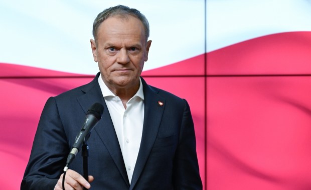 Tusk kontra Kaczyński. Bitwa na patriotyzm na ulicach stolicy