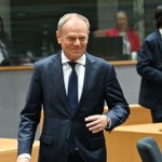 Tusk, Morawiecki, a potem Biuro Prasowe Orlen. Burza wokół sukcesu koncernu