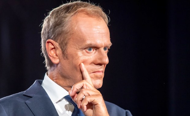 Tusk o atakach na punkty szczepień: Jarosławie, powiedz, co masz zamiar z tym zrobić
