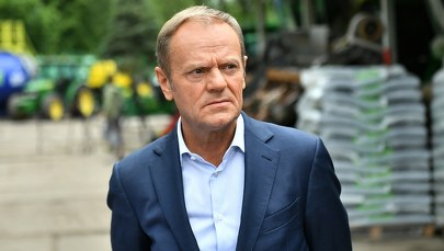 Tusk o CPK: Grupa darmozjadów zarządza łąką