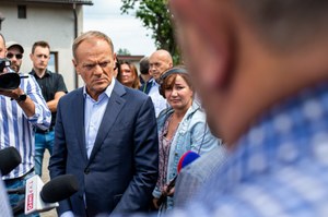 Tusk o CPK: Nie można pozwolić sobie na inwestycje budowane na krzywdzie