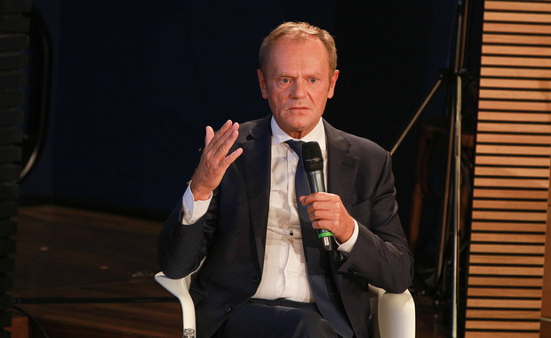 Tusk o hasłach Strajku Kobiet: To kółko różańcowe. Nie bawmy się w hipokrytów