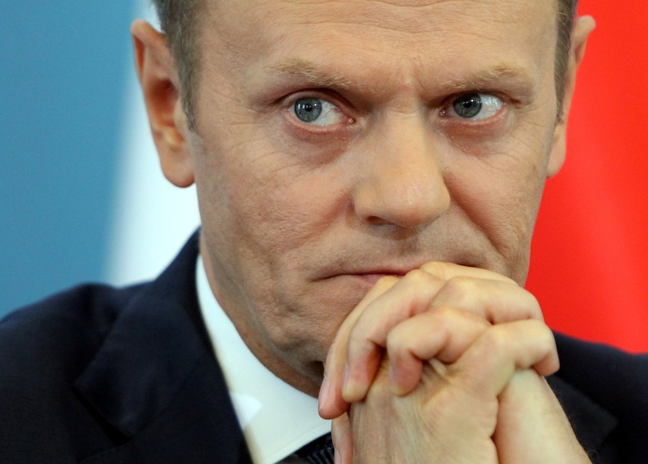 Tusk o Macierewiczu: Nie walczy o prawdę, ale o swoją pozycję w PiS /Radek Pietruszka /PAP