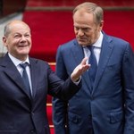 Tusk o strategii wojowania telefonem. Scholz w ogniu krytyki