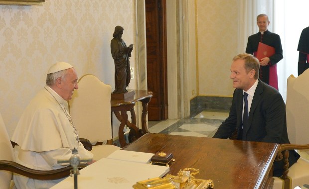 Tusk ostro o słowach papieża. "Chciałoby się zatkać uszy"