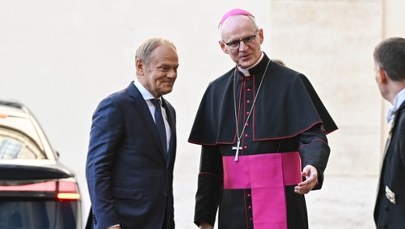 Tusk porównuje się z papieżem. "Identyczne poglądy na sprawy polityczne"