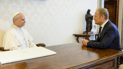 Tusk porównuje się z papieżem. "Identyczne poglądy na sprawy polityczne"