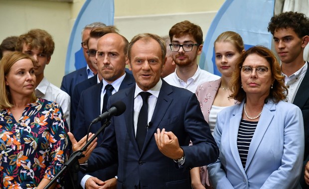 Tusk przecina spekulacje. Zmian w klubie KO nie będzie