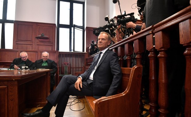 Tusk przed sądem: W planach moich i prezydenta Kaczyńskiego nie było wspólnej wizyty w Katyniu