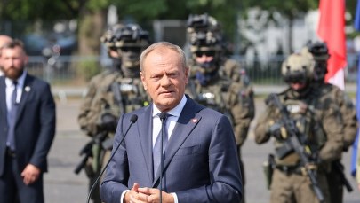 Tusk: Służby mundurowe będą mogły używać broni w sytuacji krytycznej
